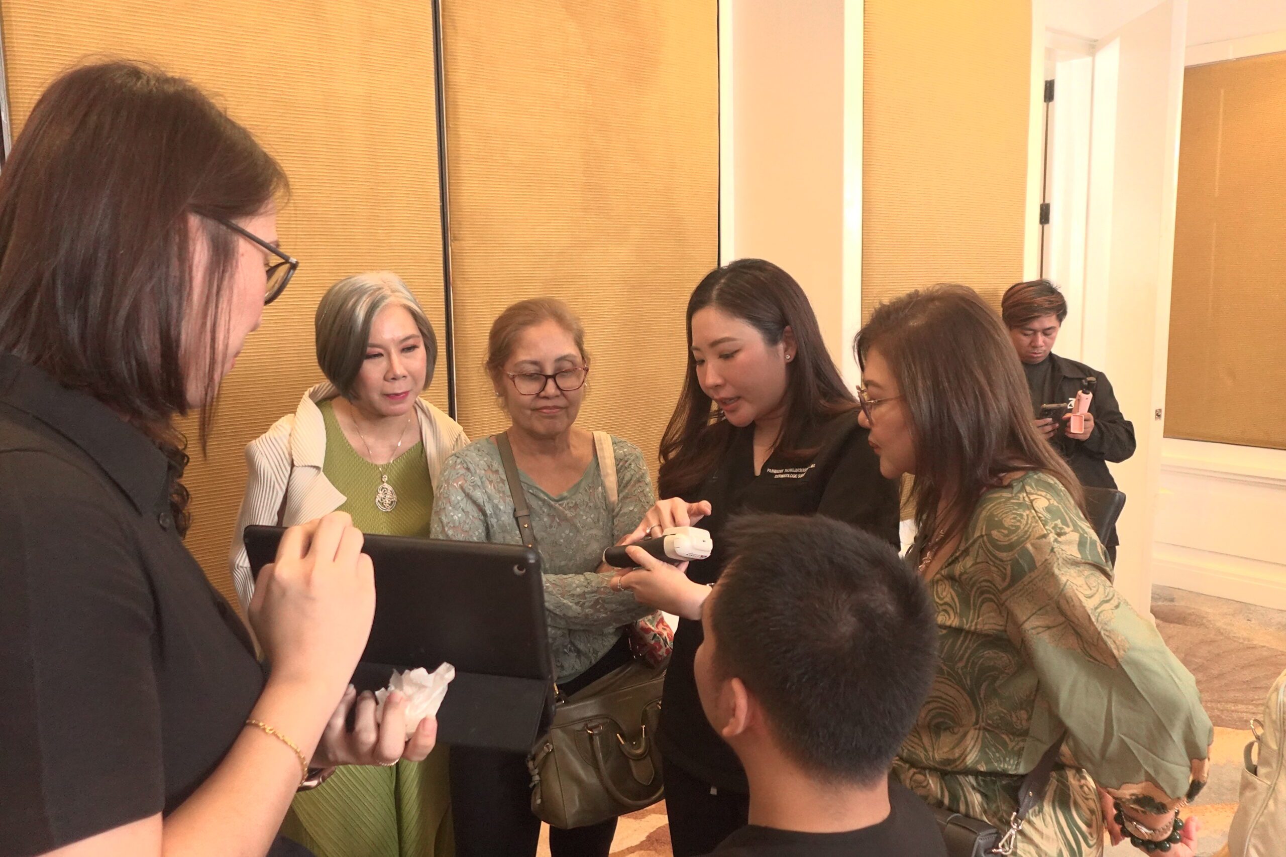 Advancing Dermatology Education with Clarius Handheld Ultrasound